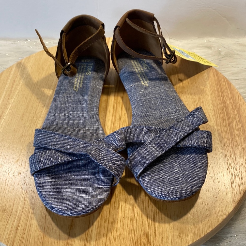 Tom’s chambray sandals SZ 10 W